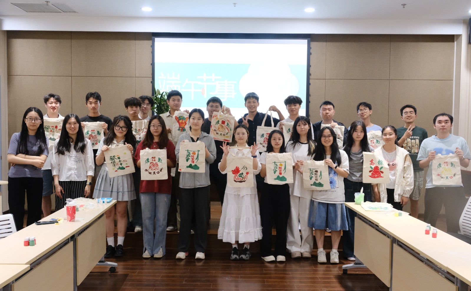 1748594290306779.jpg 端午合影.jpg