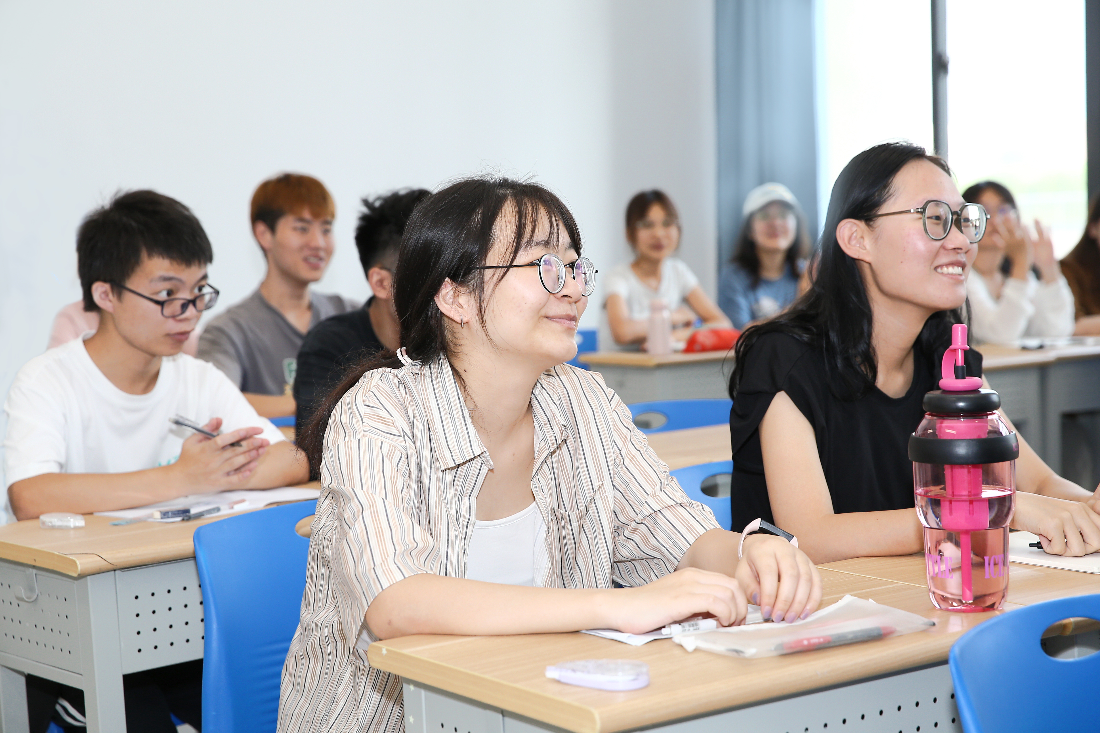 1725264125918422.jpg 72321355896947225617.jpg