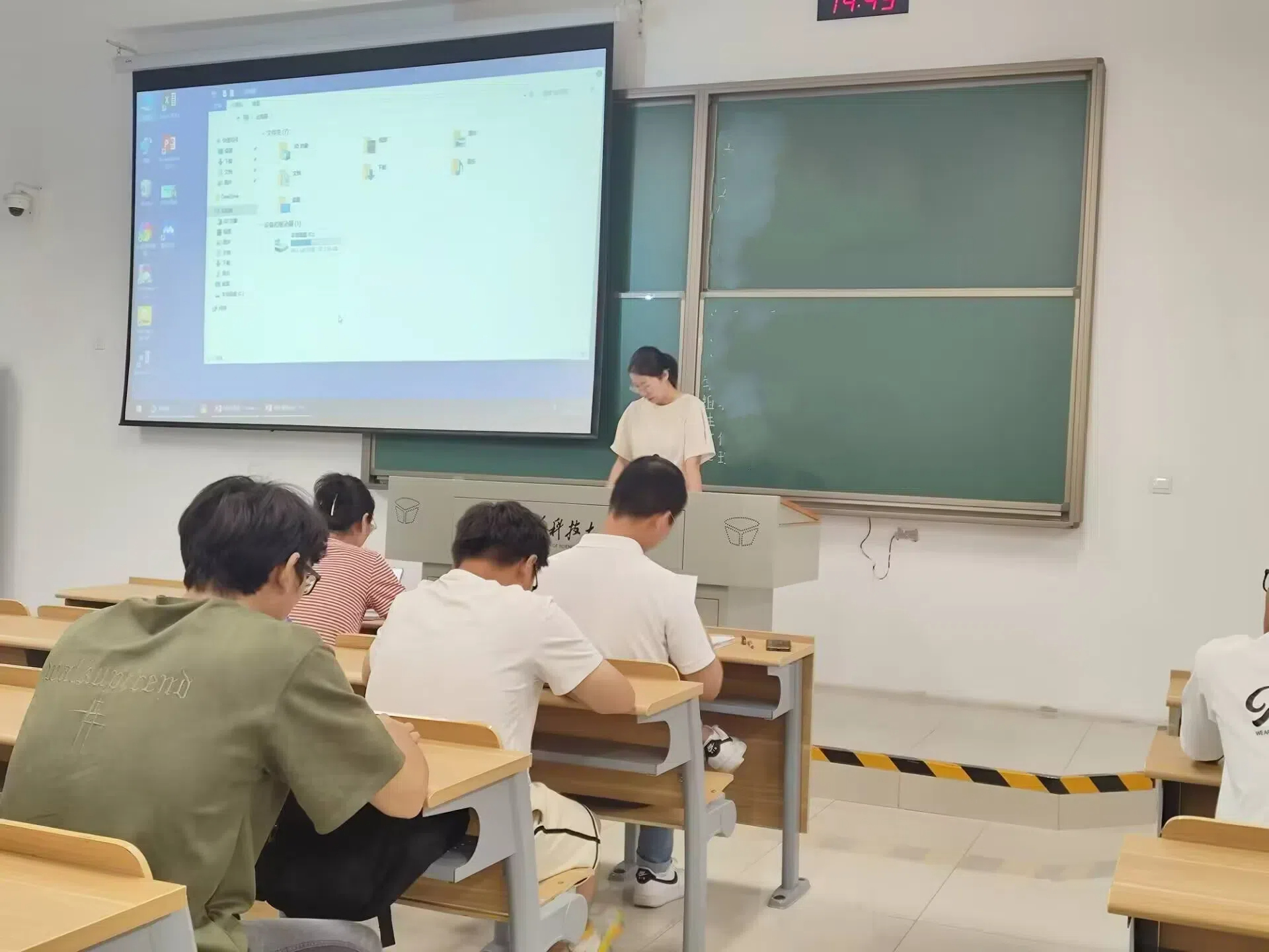 1727144838344153.jpg 光电信息科学与工程专业班主任谈学业规划.jpg