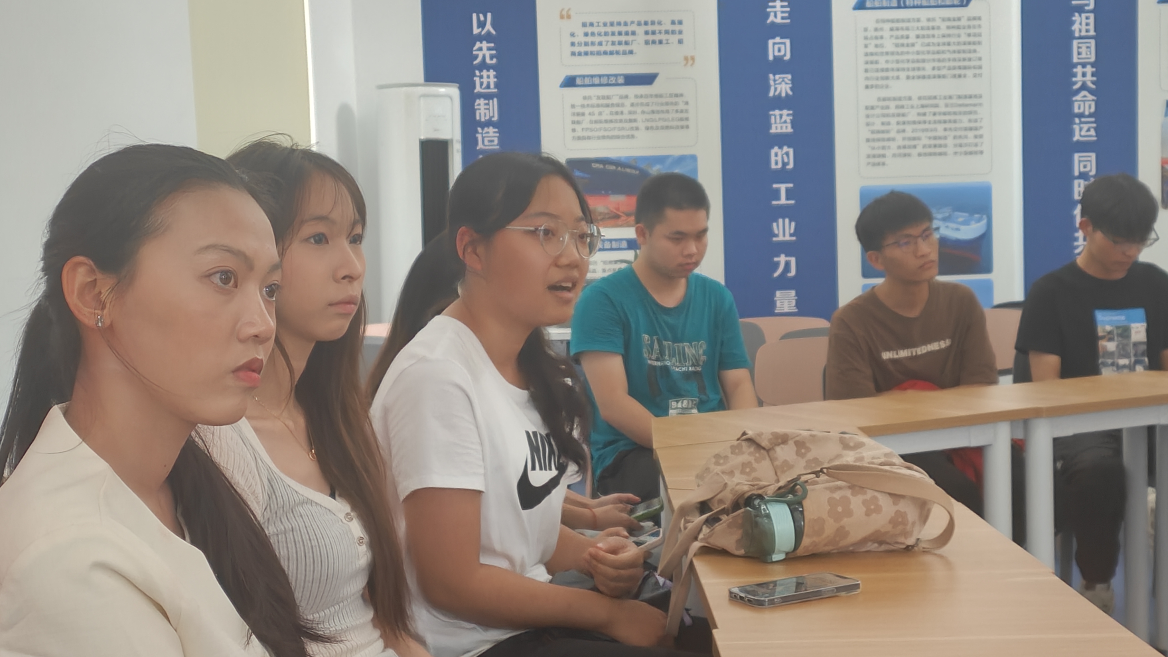 1727144674743971.jpg 学生2.jpg