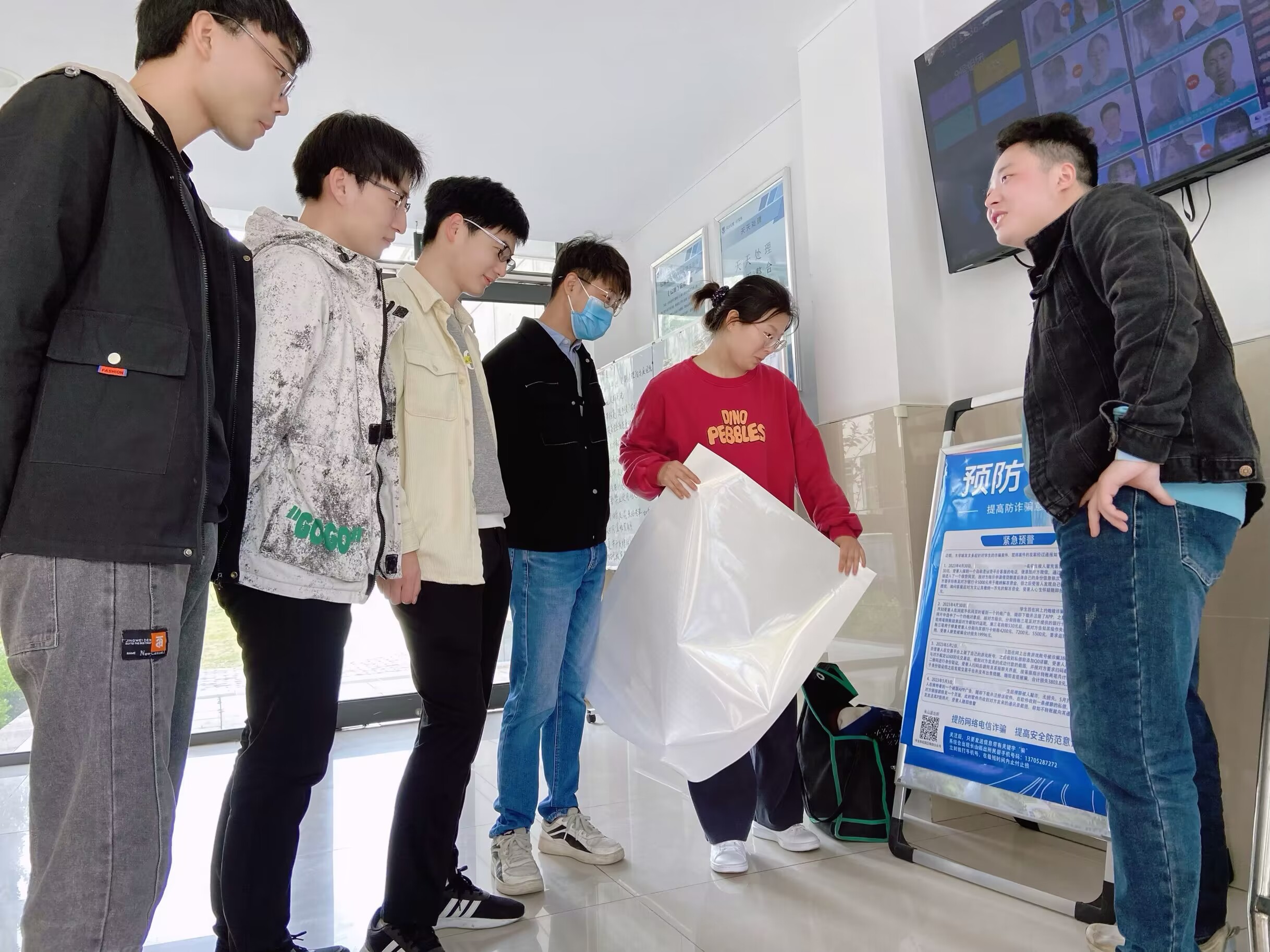 1683709513760839.png A8EF219ED94D71436D0A8E8A267D1956.png